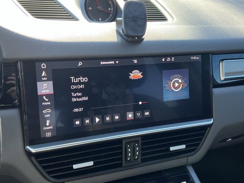 Used 2019 Porsche Cayenne image 24