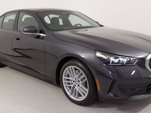 Used 2024 BMW 530i image 8