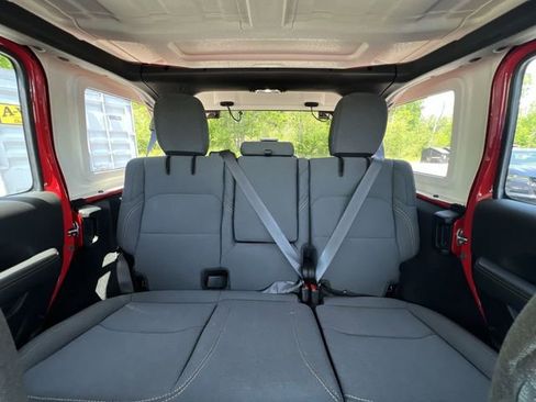 Used 2025 Jeep Wrangler Unlimited Sahara w/ Safety Group AWD/4WD image 14