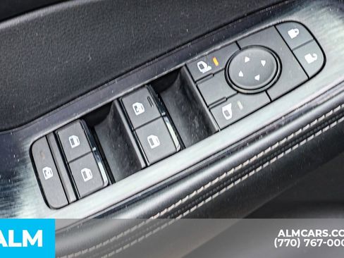 Used 2025 Nissan Rogue SV image 50