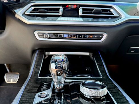 Used 2022 BMW X7 M50i image 15