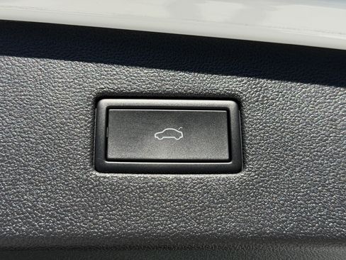 Certified 2024 Volkswagen Tiguan SE image 11