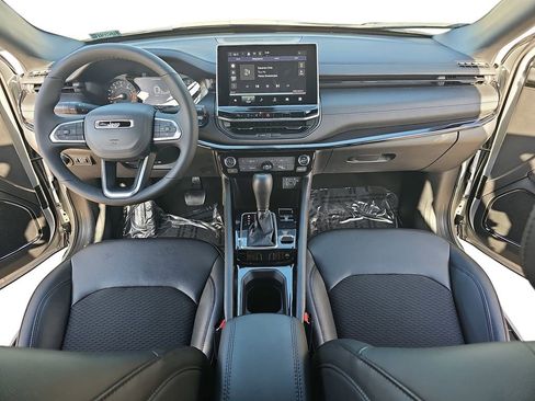 New 2026 Jeep Compass Latitude image 9