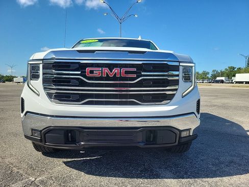 Used 2023 GMC Sierra 1500 SLT w/ SLT Premium Package AWD/4WD image 4