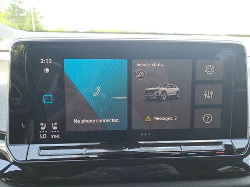 Used 2025 Volkswagen Atlas Cross Sport SE FWD image 21