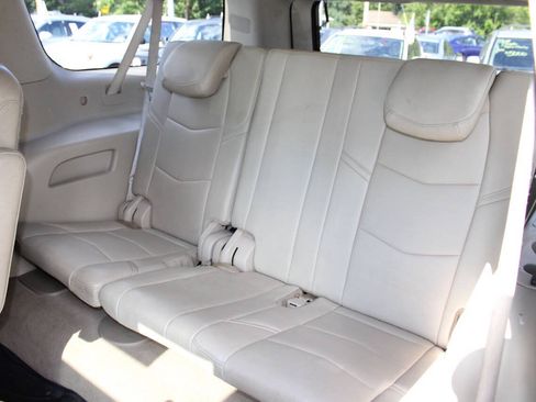 Used 2020 Cadillac Escalade ESV Premium Luxury AWD/4WD image 24