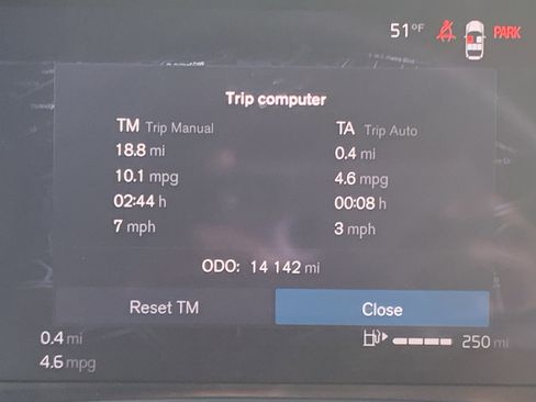 Used 2025 Volvo XC40 B5 Core image 22