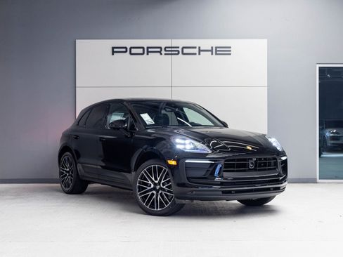 Certified 2026 Porsche Macan AWD/4WD image 9