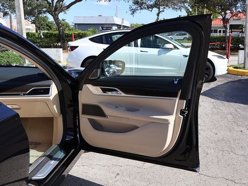 Used 2020 BMW 740i 740i image 26