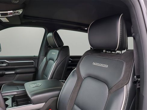 Used 2025 RAM 1500 Laramie image 12