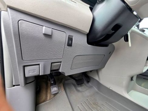 Used 2014 Toyota Sienna LE AWD/4WD image 44