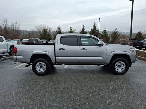 Used 2018 Toyota Tacoma SR w/ SR Convenience Package image 7