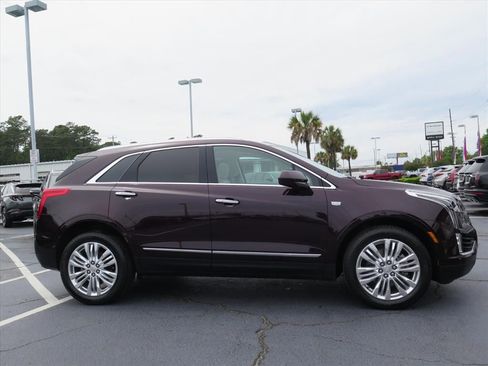 Used 2018 Cadillac XT5 Premium Luxury FWD image 2