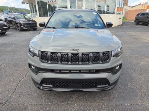 Used 2023 Jeep Compass Latitude w/ Convenience Group AWD/4WD image 2