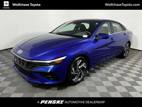 Used 2025 Hyundai Elantra SEL image 1