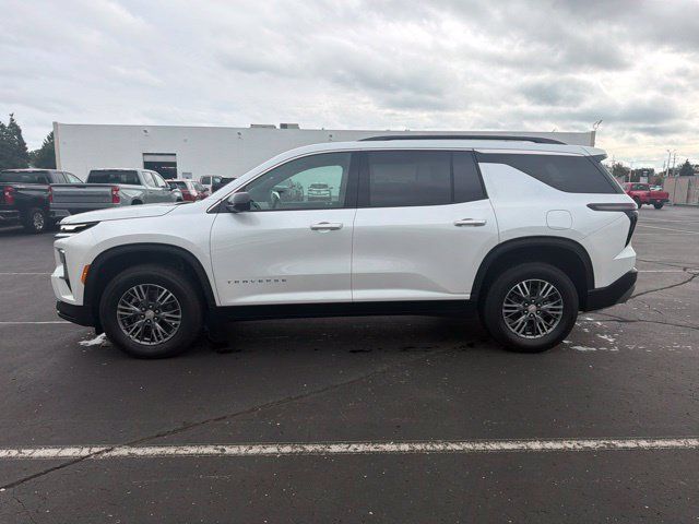 Used 2024 Chevrolet Traverse LT w/ Trailering Package FWD image 1