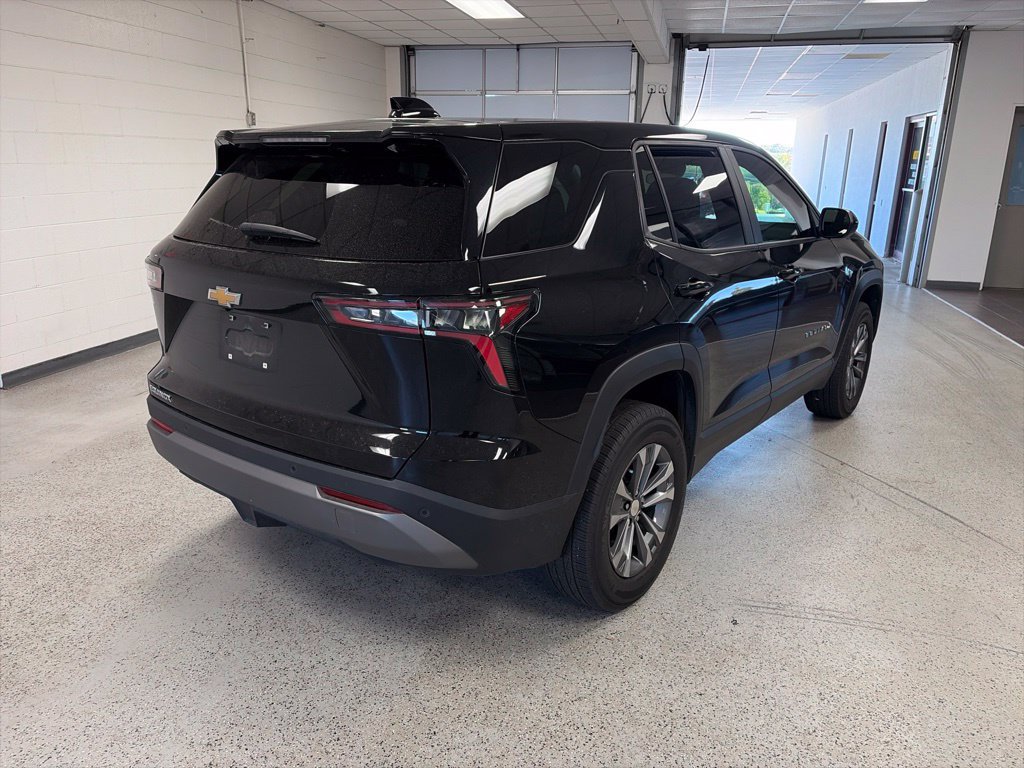 Used 2025 Chevrolet Equinox LT FWD image 3