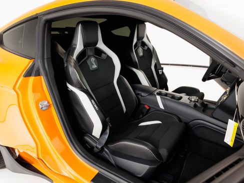 Used 2021 Ford Mustang Shelby GT500 w/ Carbon Fiber Track Pack RWD image 35