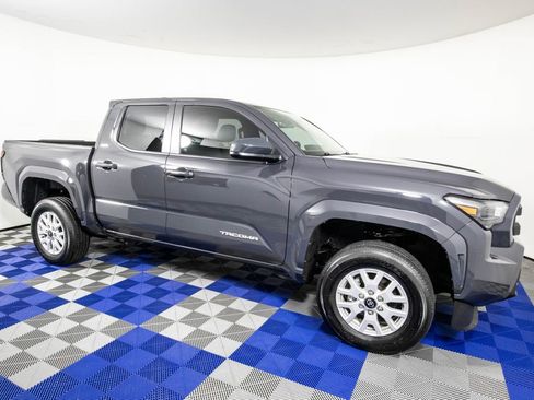 Used 2025 Toyota Tacoma SR5 image 3