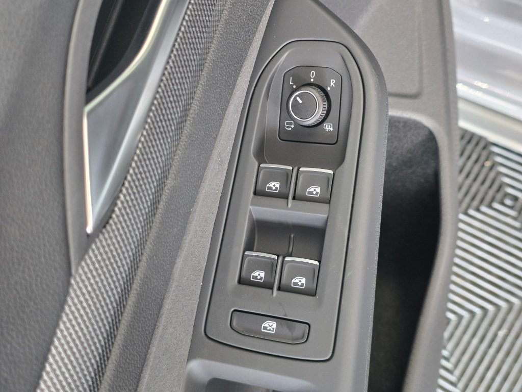 New 2026 Volkswagen GTI SE FWD image 19