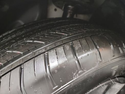 Used 2018 Ford Explorer XLT w/ Equipment Group 202A image 31