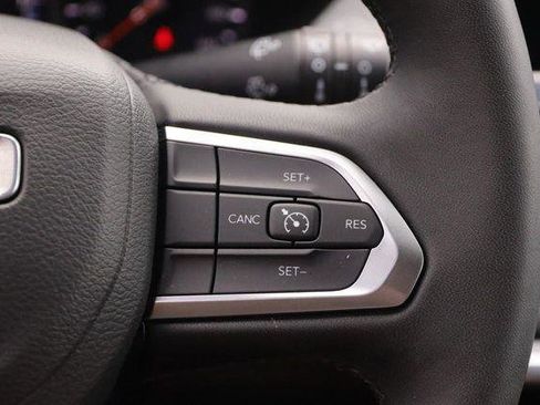 Used 2025 Jeep Compass Latitude w/ Sun & Sound Group AWD/4WD image 14
