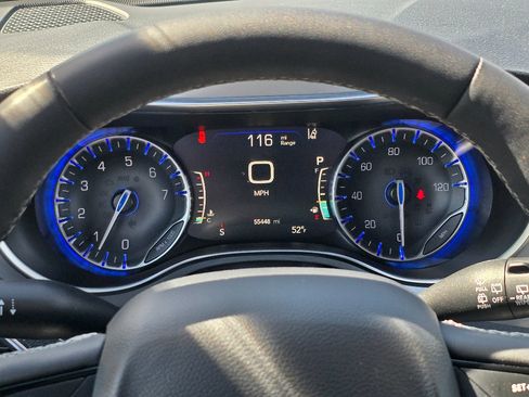 Used 2025 Chrysler Pacifica Limited FWD image 14
