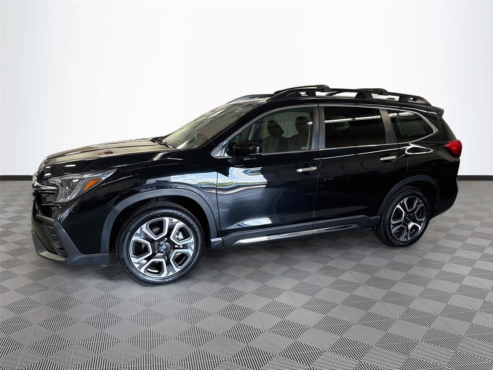Used 2024 Subaru Ascent Touring AWD/4WD image 3
