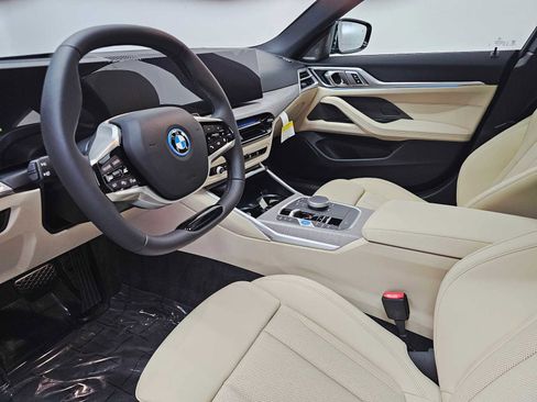 New 2025 BMW i4 xDrive40i image 2