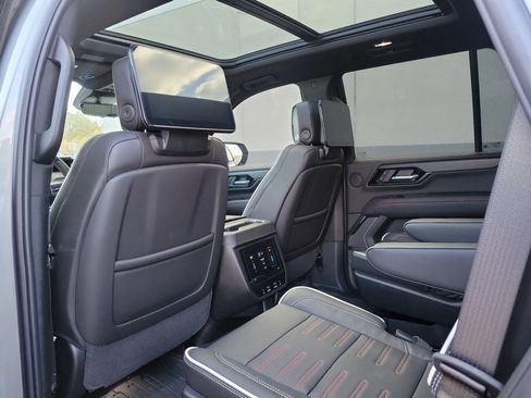 Used 2025 GMC Yukon AT4 Ultimate image 30