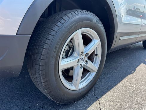 Used 2019 Ford Explorer XLT FWD image 10