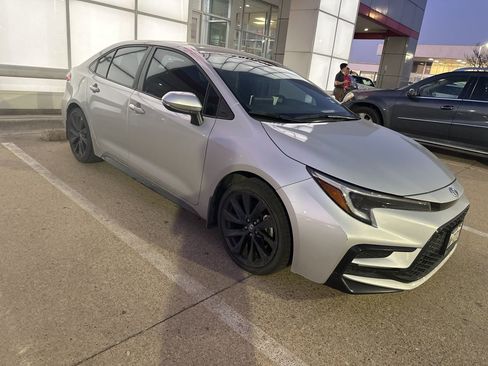 Used 2024 Toyota Corolla SE image 2