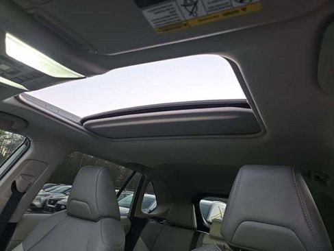 Used 2021 Toyota RAV4 XLE Premium image 4