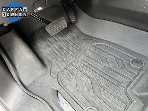 Used 2022 GMC Yukon SLT w/ SLT Premium Package image 17