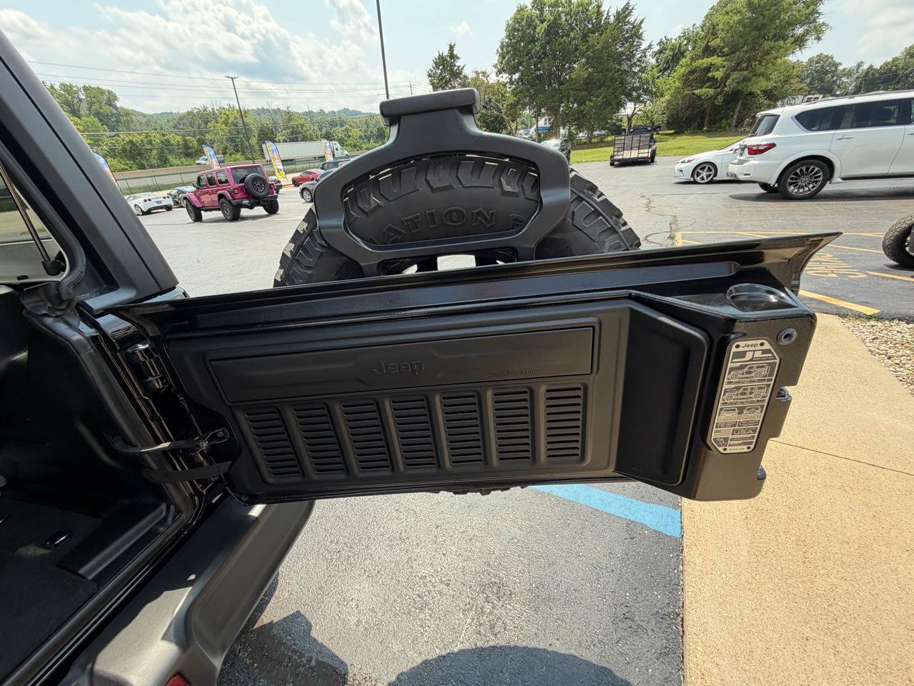 Used 2023 Jeep Wrangler Unlimited w/ Cold Weather Group AWD/4WD image 35