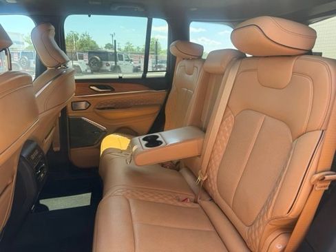 Used 2023 Jeep Grand Cherokee Summit AWD/4WD image 18
