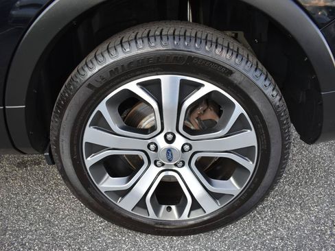 Used 2019 Ford Explorer Platinum AWD/4WD image 32