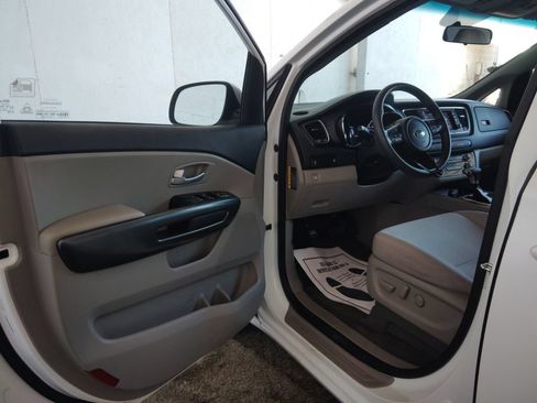 Used 2019 Kia Sedona LX FWD image 22