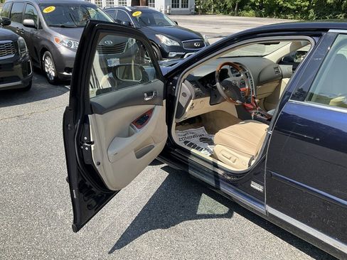 Used 2010 Lexus ES 350 w/ Preferred Accessory Package FWD image 18