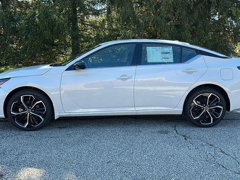 New 2025 Nissan Altima 2.5 SR AWD/4WD image 12