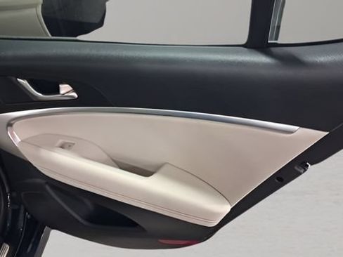 Used 2025 Genesis G70 2.5T AWD/4WD image 18