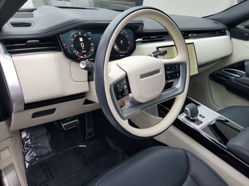 Certified 2024 Land Rover Range Rover SE AWD/4WD image 17