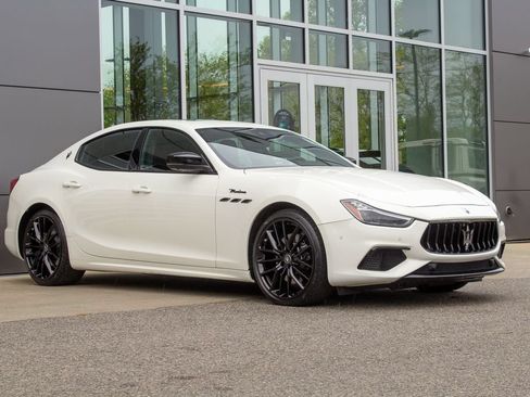 Used 2024 Maserati Ghibli Modena Q4 AWD/4WD image 3