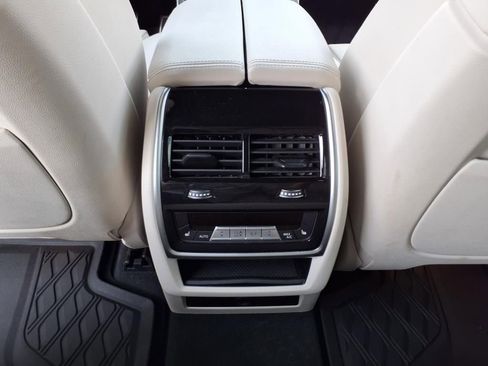 Used 2022 BMW X5 xDrive40i w/ Premium Enhanced Package AWD/4WD image 11
