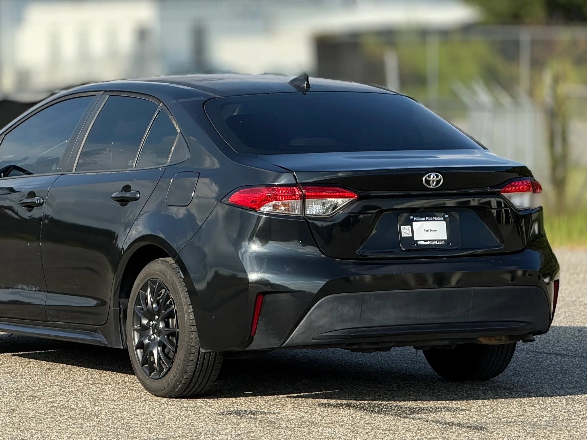 Used 2021 Toyota Corolla LE FWD image 16
