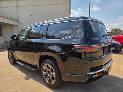 Used 2024 Jeep Wagoneer Series II w/ Flexible Seating Group RWD image 7