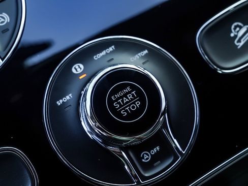 Used 2024 Bentley Bentayga Extended Wheelbase image 27