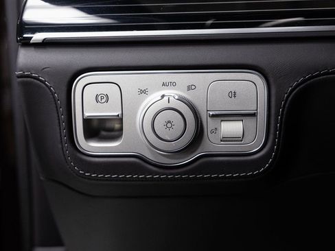 Used 2024 Mercedes-Benz Maybach GLS 600 4MATIC image 10