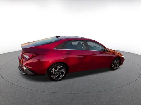 Used 2025 Hyundai Elantra Limited image 15