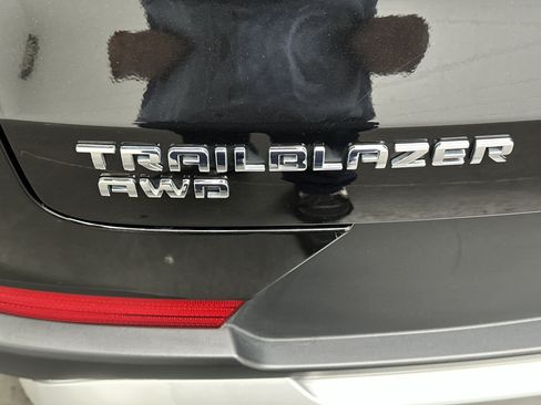 Used 2023 Chevrolet TrailBlazer LT AWD/4WD image 13